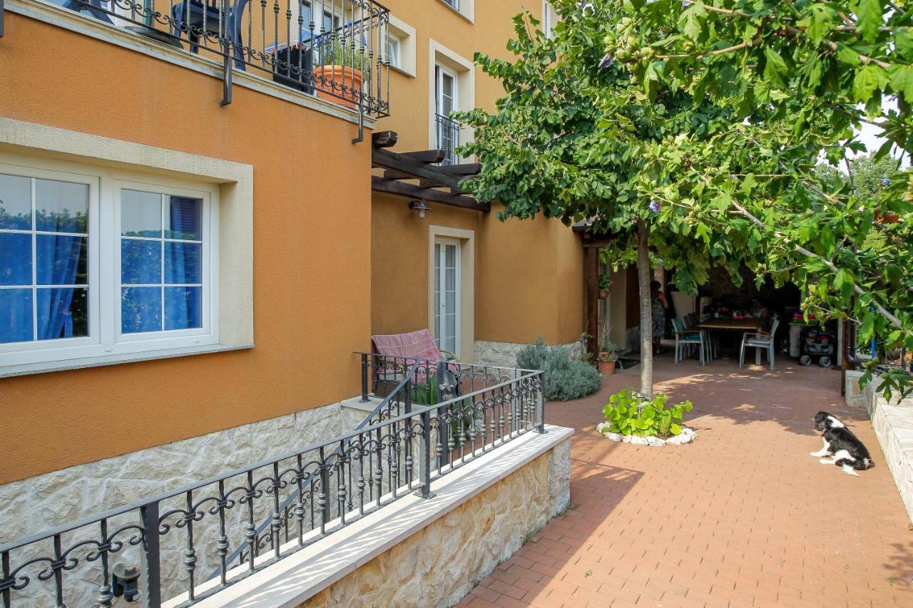 Rougemarin Apartments บีโอกราดนาโมรู ภายนอก รูปภาพ