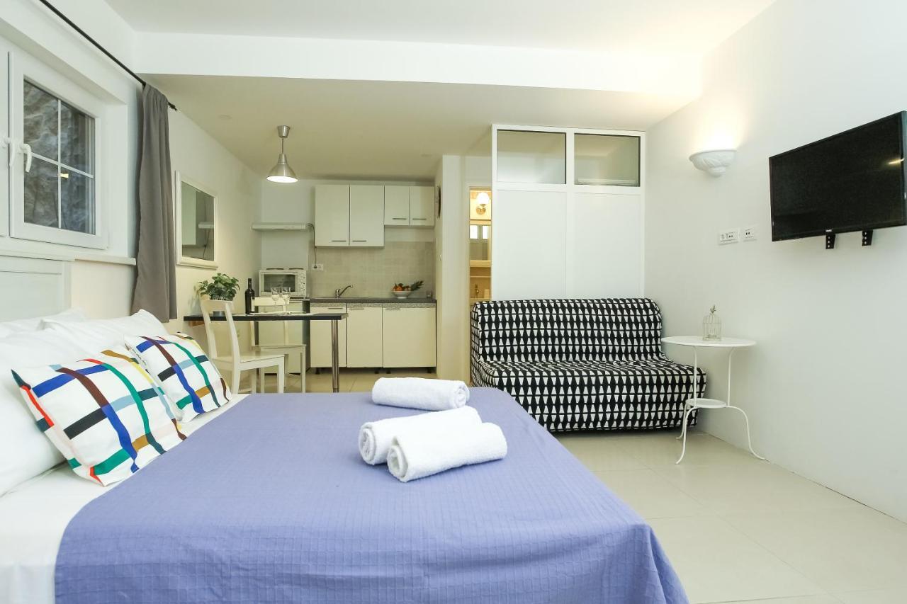 Rougemarin Apartments บีโอกราดนาโมรู ภายนอก รูปภาพ