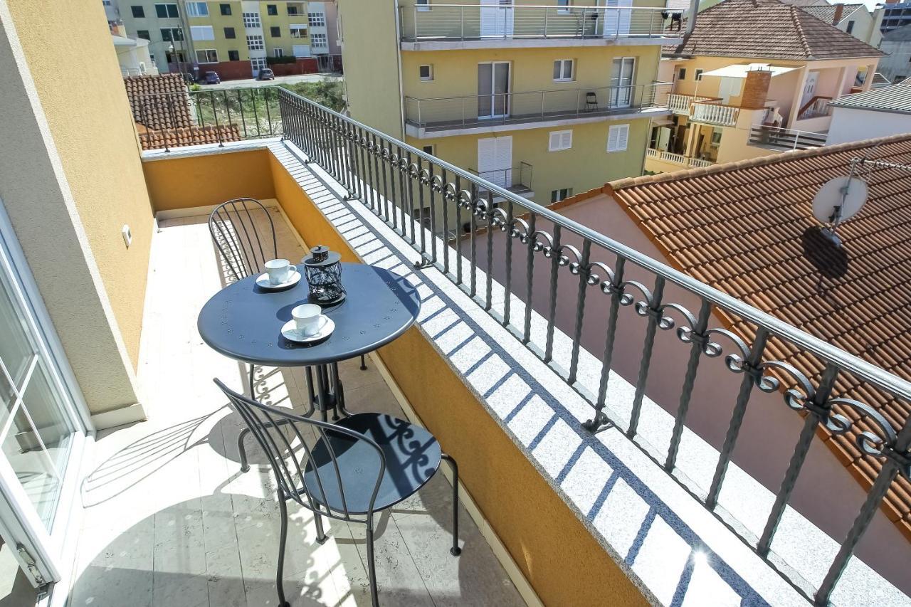 Rougemarin Apartments บีโอกราดนาโมรู ภายนอก รูปภาพ