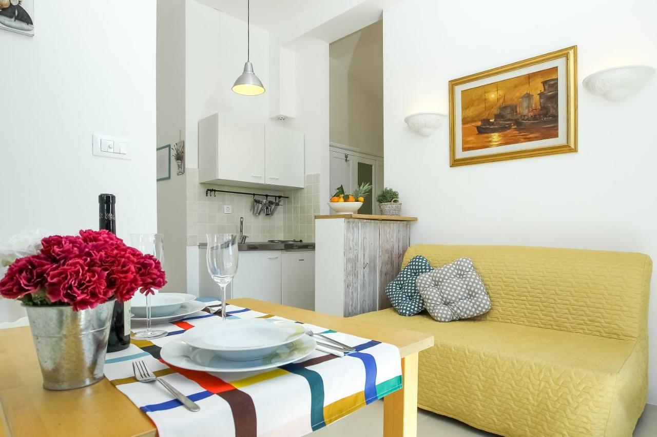Rougemarin Apartments บีโอกราดนาโมรู ภายนอก รูปภาพ