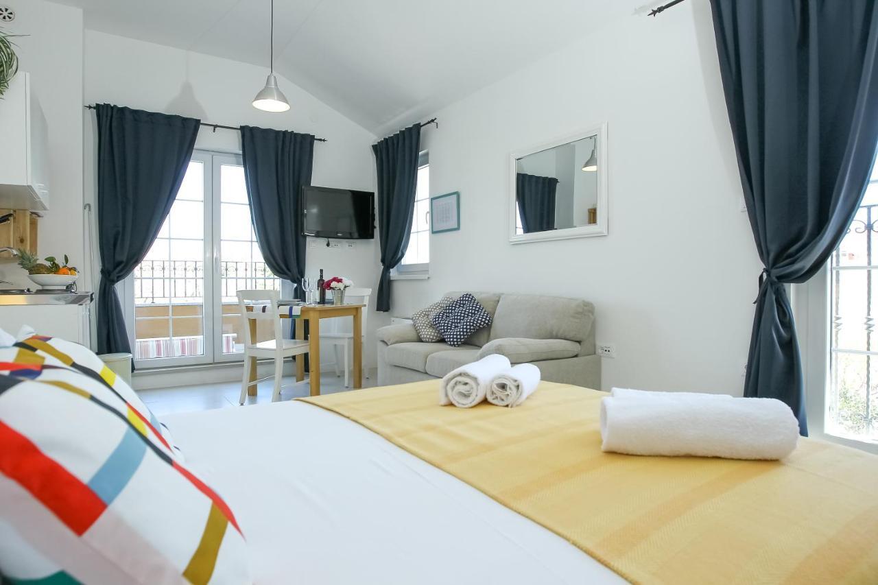 Rougemarin Apartments บีโอกราดนาโมรู ภายนอก รูปภาพ