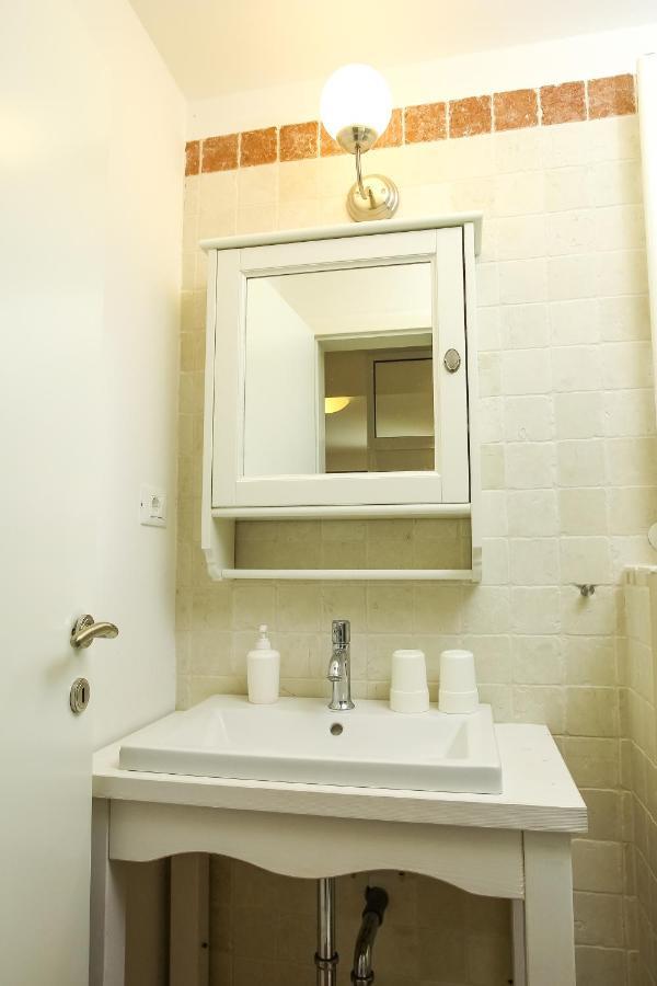 Rougemarin Apartments บีโอกราดนาโมรู ภายนอก รูปภาพ