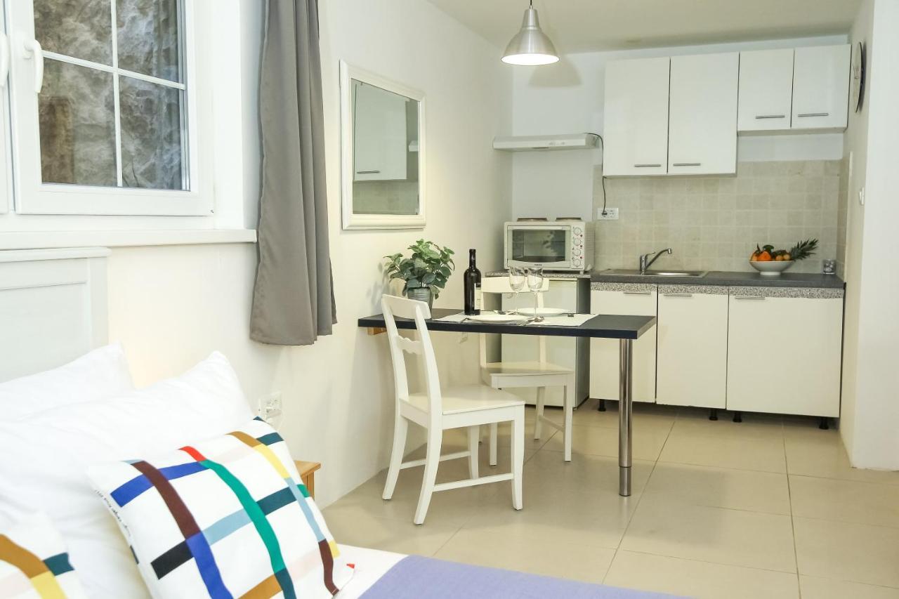 Rougemarin Apartments บีโอกราดนาโมรู ภายนอก รูปภาพ